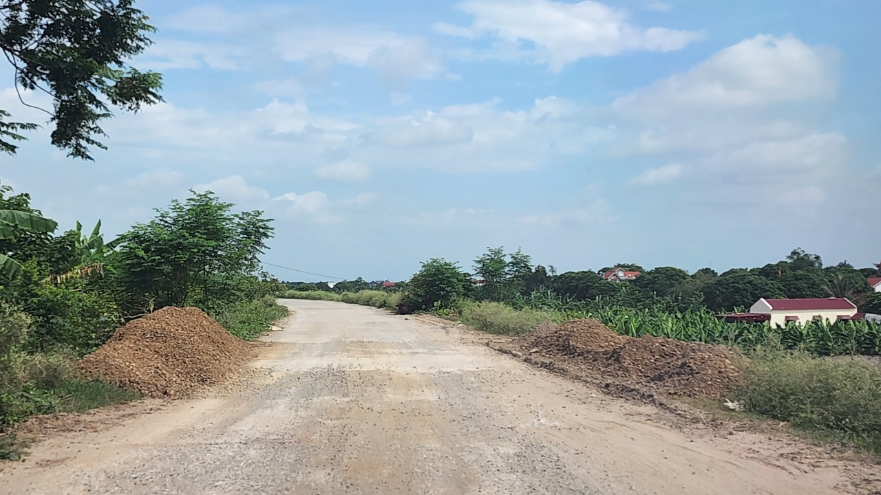 Đình chỉ việc san lấp mặt bằng dự án gây mất ATGT sau phản ánh của Báo Giao thông- Ảnh 1. Đình chỉ việc san lấp mặt bằng dự án gây mất ATGT sau phản ánh của Báo Giao thông- Ảnh 1.