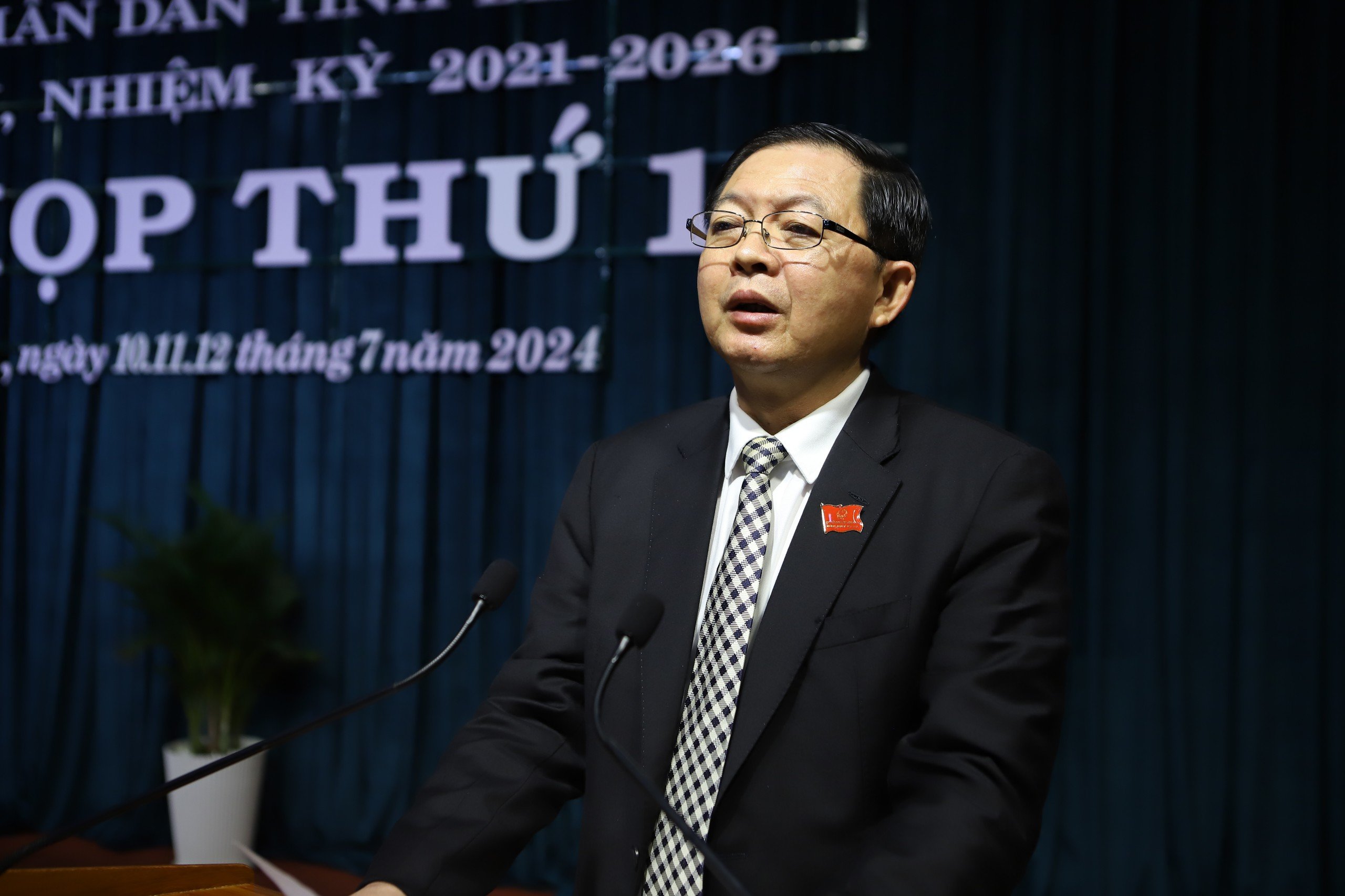 Bí thư Bình Định: Dân đổ xe cát thanh tra tới lập biên bản, lấn chiếm vỉa hè lại không làm- Ảnh 1. Bí thư Bình Định: Dân đổ xe cát thanh tra tới lập biên bản, lấn chiếm vỉa hè lại không làm- Ảnh 1.