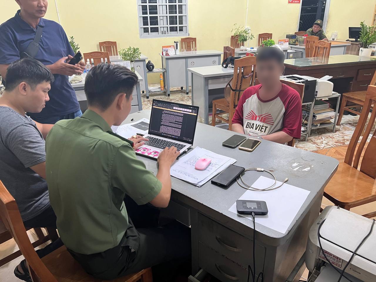 Công an TP.HCM xử lý 3 đối tượng thông tin sai sự thật, xuyên tạc- Ảnh 1. Công an TP.HCM xử lý 3 đối tượng thông tin sai sự thật, xuyên tạc- Ảnh 1.