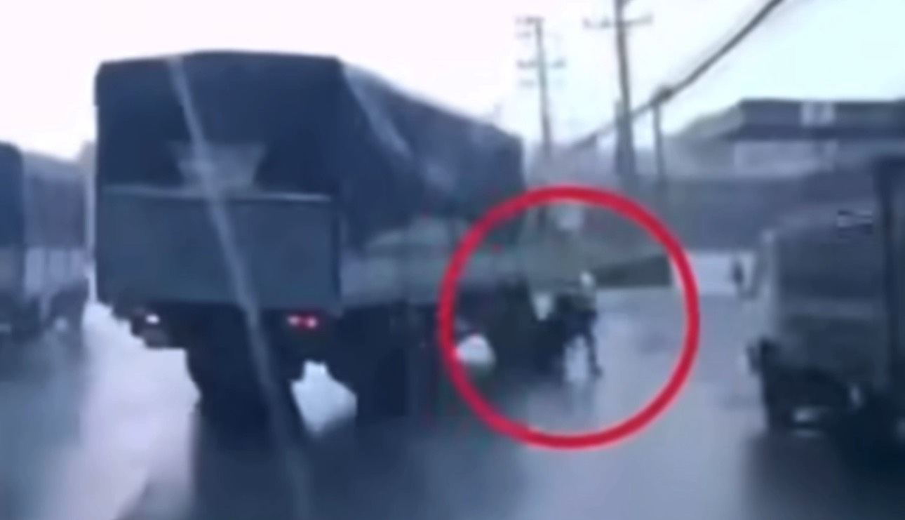 Giám đốc Công an Đồng Nai chỉ đạo khẩn vụ xe tải nghi cố tình cán chết người sau va chạm- Ảnh 1. Giám đốc Công an Đồng Nai chỉ đạo khẩn vụ xe tải nghi cố tình cán chết người sau va chạm- Ảnh 1.