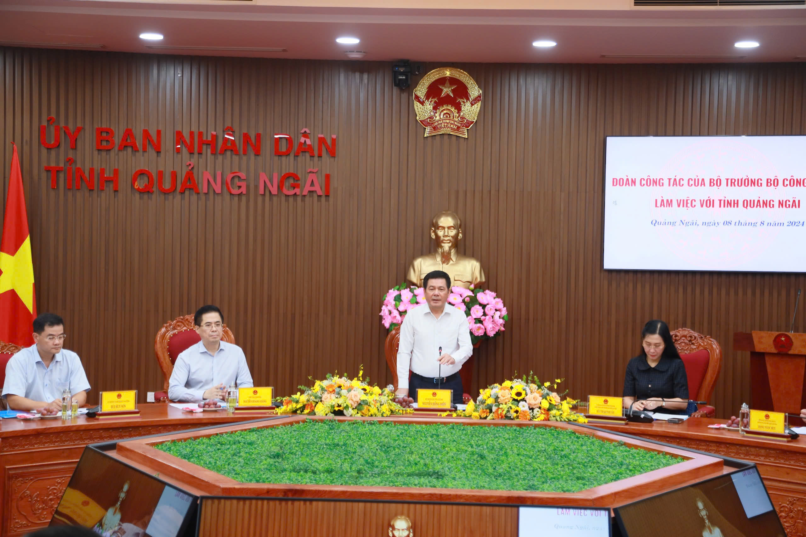 Quảng Ngãi cần huy động các nguồn lực đầu tư để trở thành trung tâm logistics- Ảnh 1.