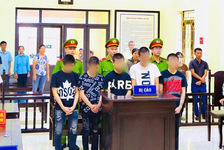 Nhóm thanh, thiếu niên Nam Định trả giá đắt vì chạy xe máy thị uy trên đường- Ảnh 1. Nhóm thanh, thiếu niên Nam Định trả giá đắt vì chạy xe máy thị uy trên đường- Ảnh 1.