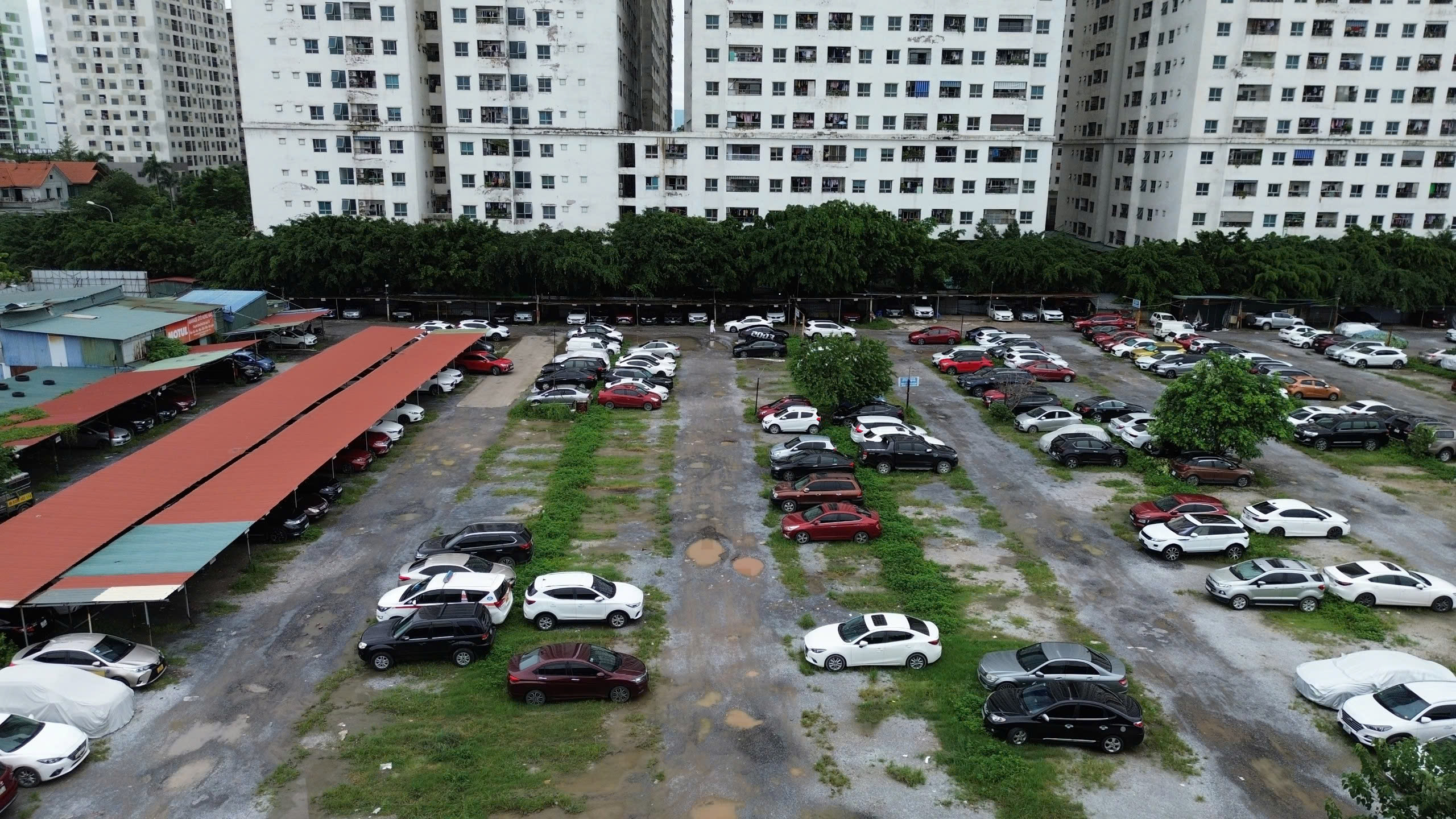 Bãi trông xe không phép ở Hoàng Mai, Hà Nội: Phường Hoàng Liệt phải chịu trách nhiệm- Ảnh 1. Bãi trông xe không phép ở Hoàng Mai, Hà Nội: Phường Hoàng Liệt phải chịu trách nhiệm- Ảnh 1.