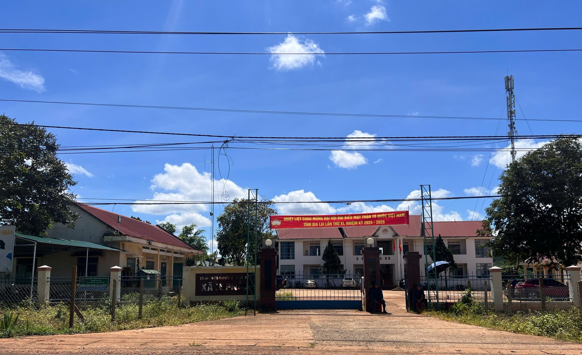 Gia Lai: Dân quân đốt rác thì bị quả đạn phát nổ, gây tử vong- Ảnh 1. Gia Lai: Dân quân đốt rác thì bị quả đạn phát nổ, gây tử vong- Ảnh 1.