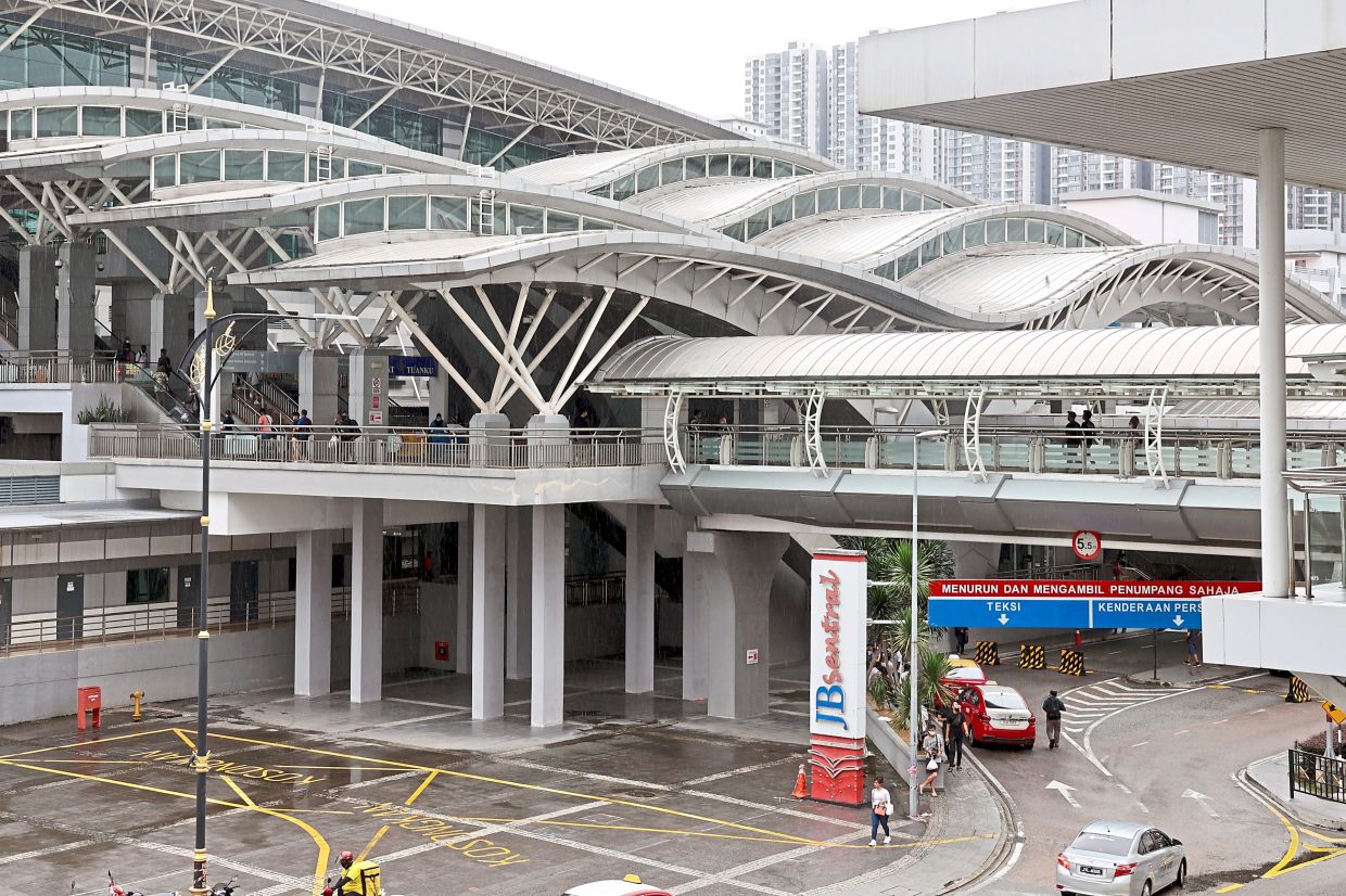 Malaysia sắp cấp "thẻ căn cước ô tô" nhập cảnh- Ảnh 1. Malaysia sắp cấp "thẻ căn cước ô tô" nhập cảnh- Ảnh 1.