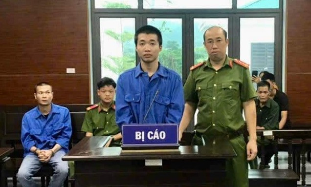 Thanh niên không đội mũ, lao xe máy vào CSGT bị tuyên 6 tháng tù- Ảnh 1. Thanh niên không đội mũ, lao xe máy vào CSGT bị tuyên 6 tháng tù- Ảnh 1.