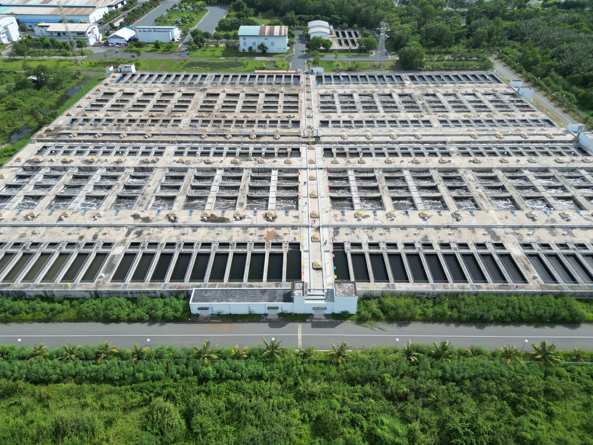 Cận cảnh nhà máy xử lý nước thải lớn nhất nước vừa khánh thành- Ảnh 1. Cận cảnh nhà máy xử lý nước thải lớn nhất nước vừa khánh thành- Ảnh 1.