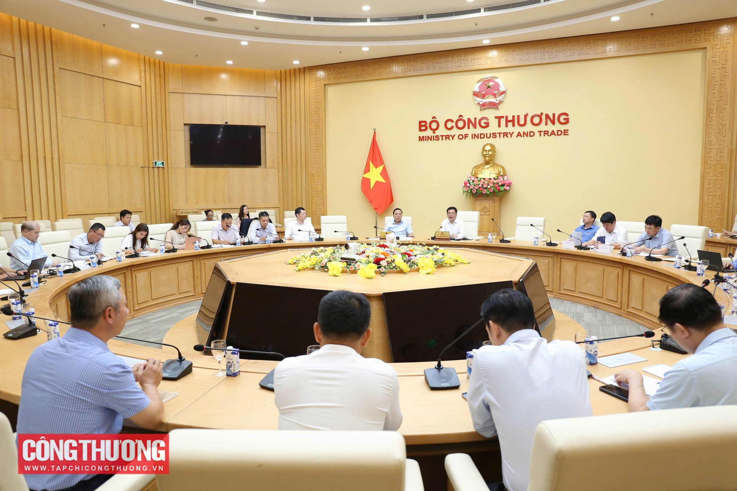 se-xay-dung-hiep-dinh-hop-tac-thuong-mai-mua-ban-than-voi-lao_66cd7da920dcb Bộ trưởng Nguyễn Hồng Diên đã chủ trì buổi làm việc với các Tập đoàn, Tổng công ty trong lĩnh vực năng lượng và khoáng sản, các đơn vị chức năng của Bộ về việc hợp tác mua bán than với Lào