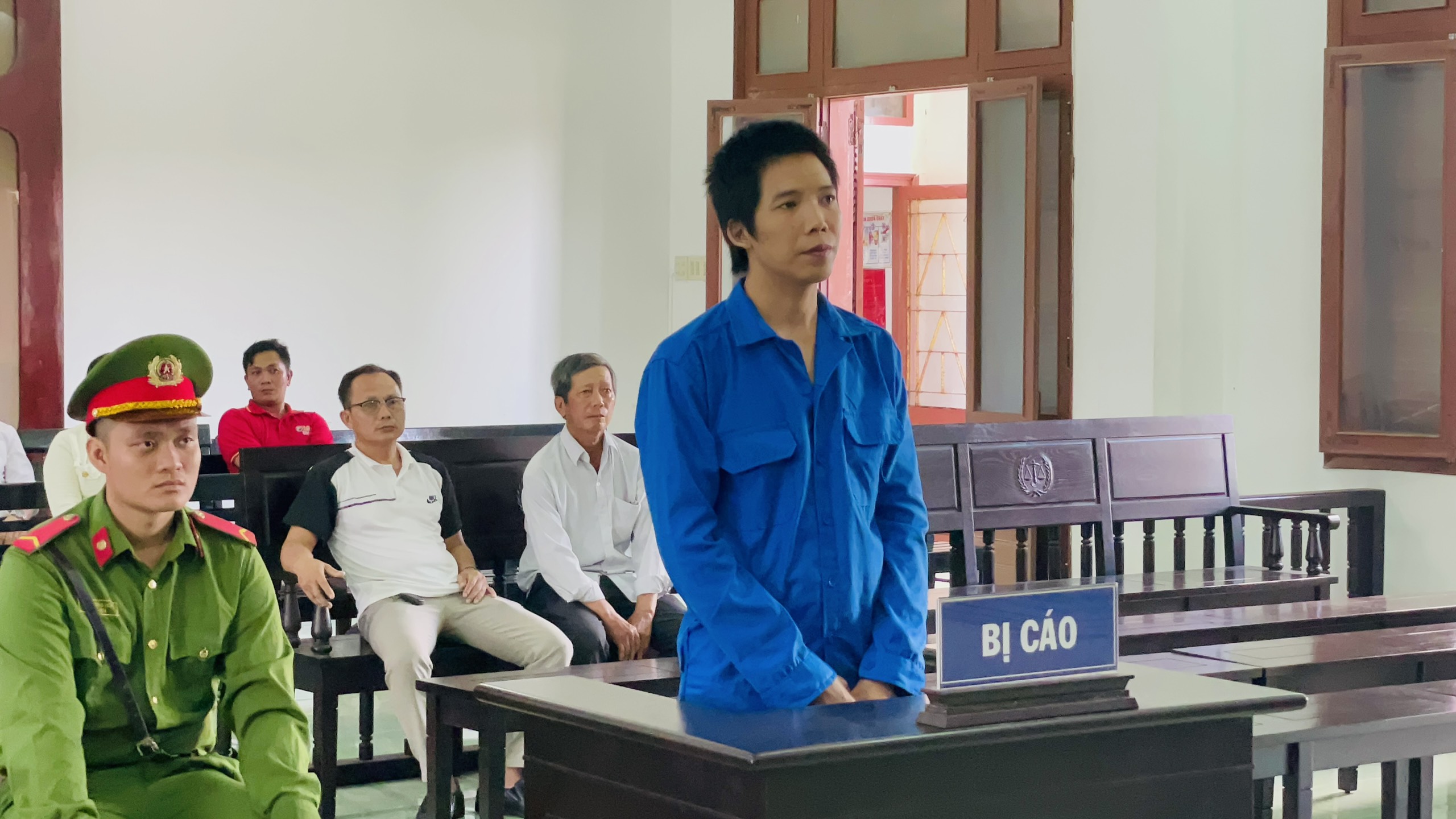 Lĩnh án tù vì đâm trọng thương tài xế đến chở mình đi khám bệnh- Ảnh 1. Lĩnh án tù vì đâm trọng thương tài xế đến chở mình đi khám bệnh- Ảnh 1.