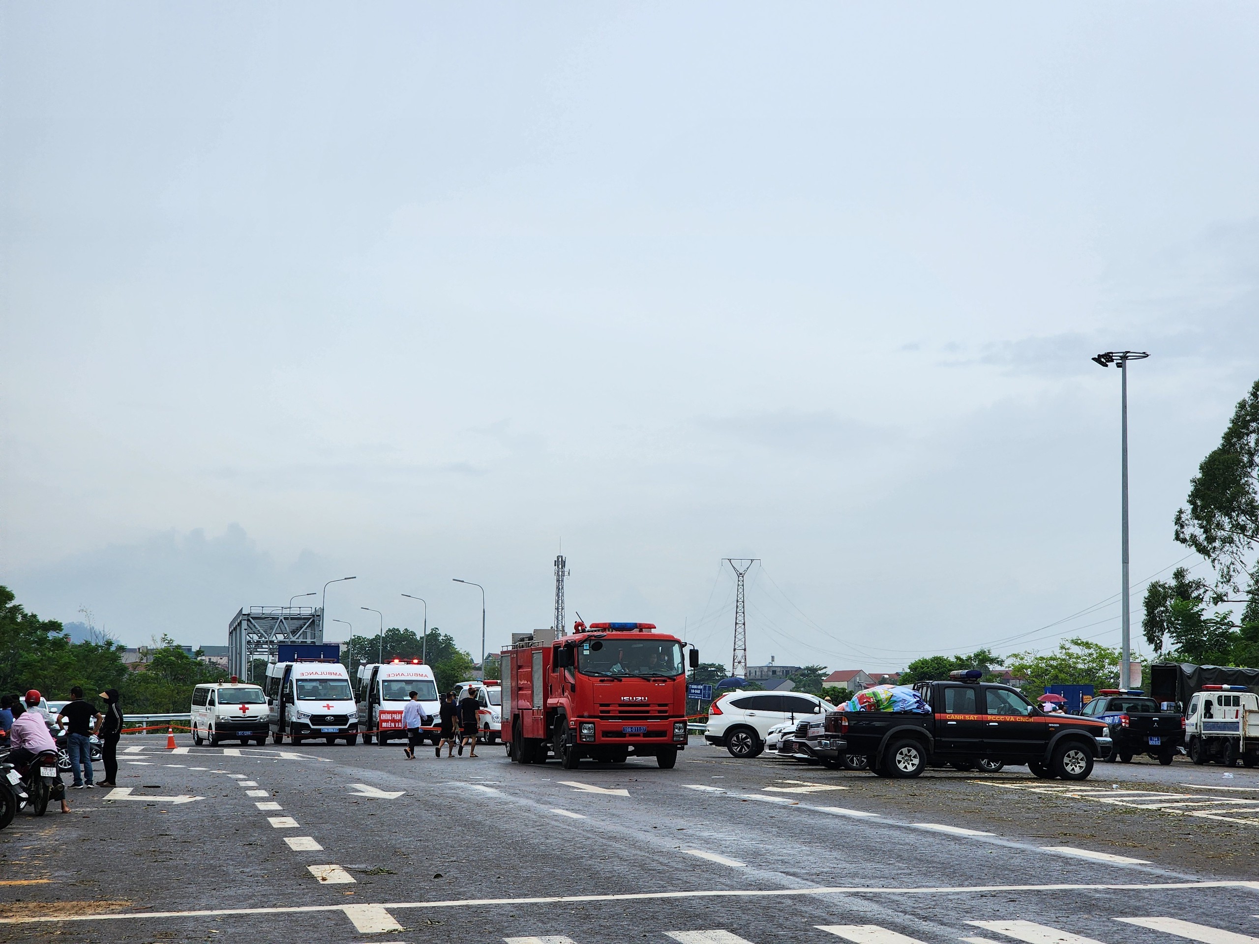 Vì sao cầu Phong Châu ở Phú Thọ bị sập?- Ảnh 1.