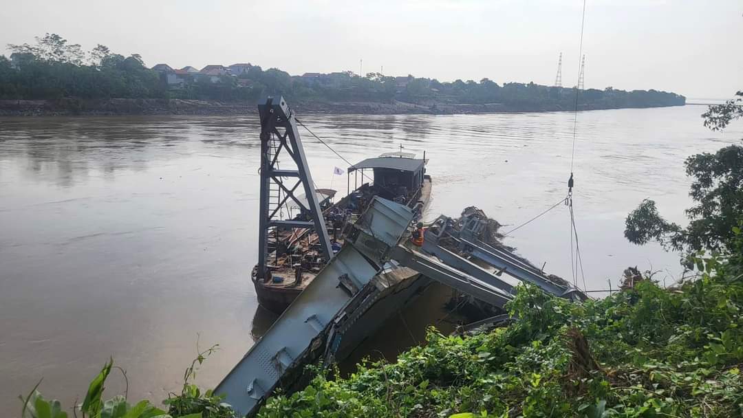 Phú Thọ: Trục vớt nhịp cầu Phong Châu, tìm thấy thêm 1 nạn nhân- Ảnh 1.