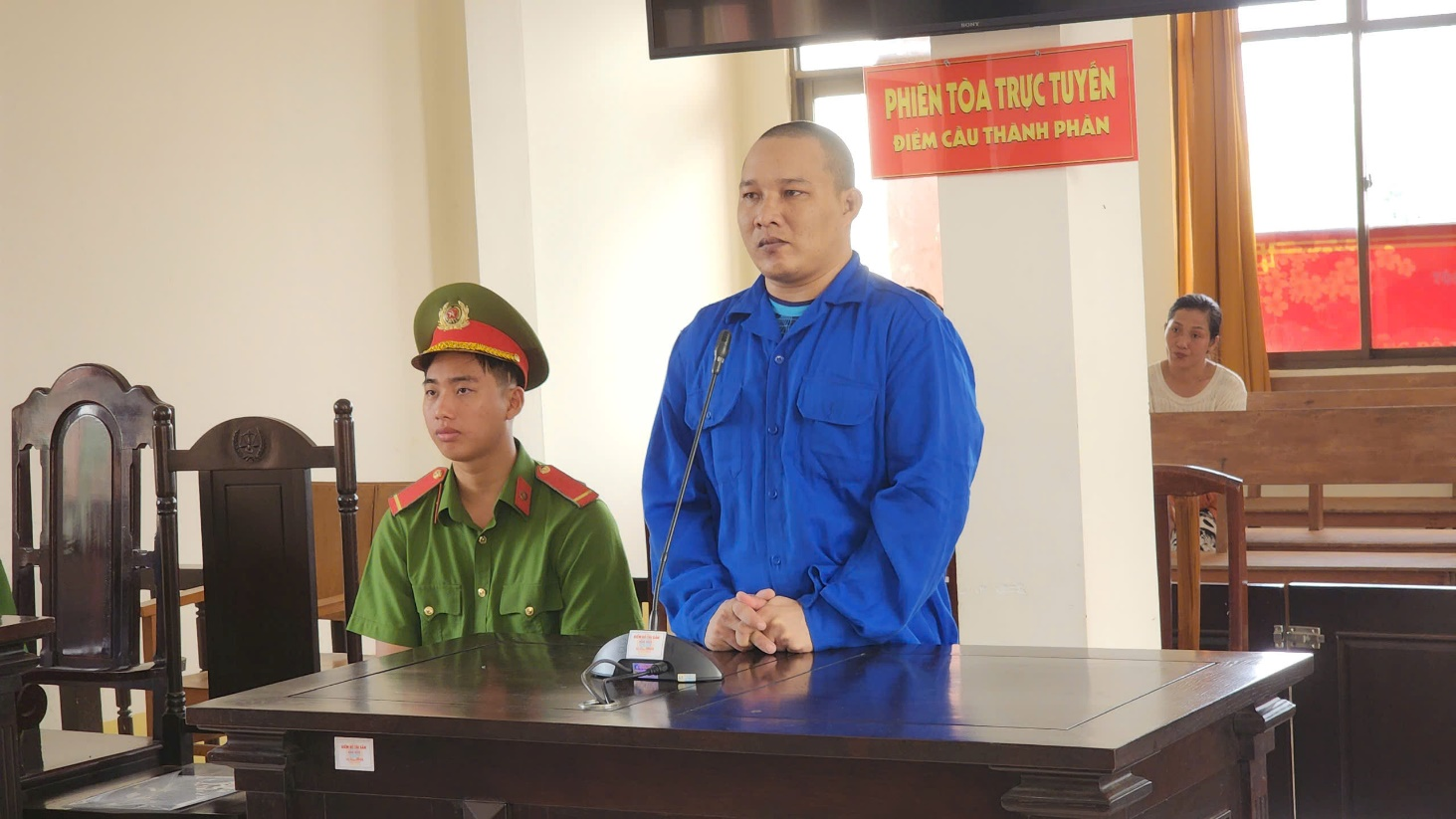 Lĩnh 11 năm tù vì bị phát hiện cất giấu súng khi đang tổ chức sử dụng ma túy- Ảnh 1.