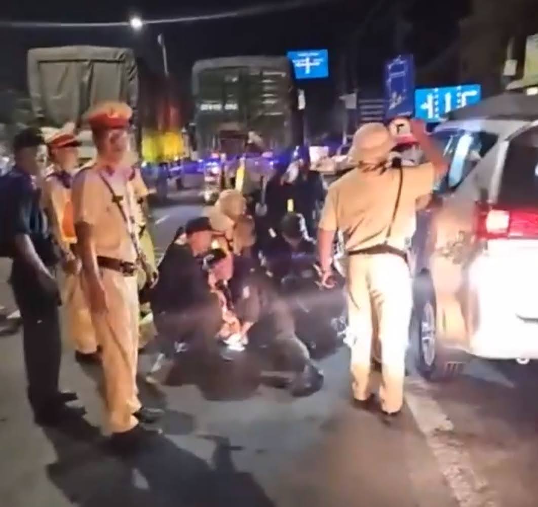 Cảnh sát vây bắt kẻ cướp taxi trong đêm ở Tiền Giang- Ảnh 1. Cảnh sát vây bắt kẻ cướp taxi trong đêm ở Tiền Giang- Ảnh 1.