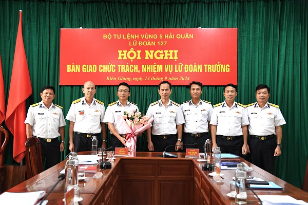 Bàn giao chức trách, nhiệm vụ Lữ đoàn trưởng Lữ đoàn 127