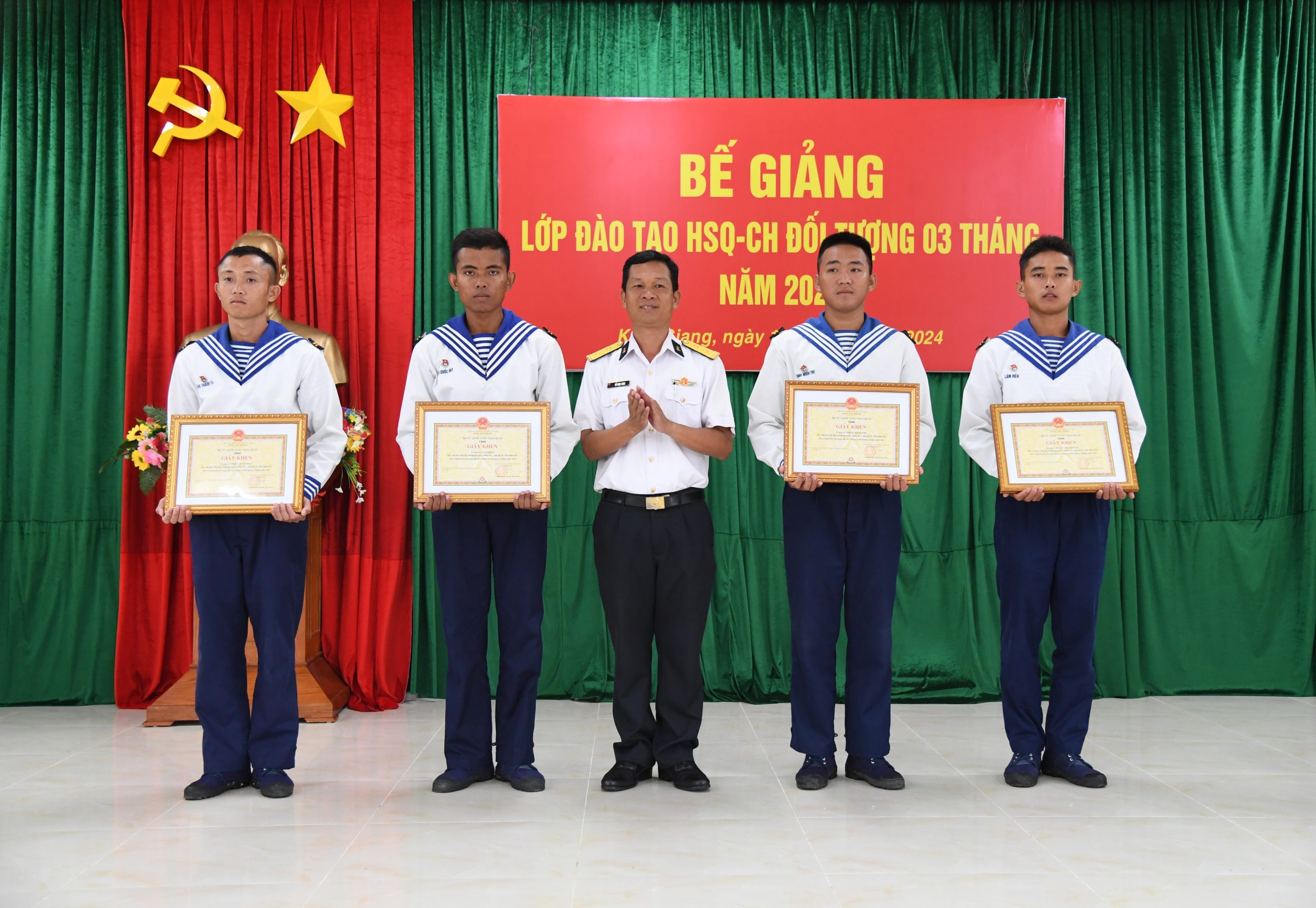 Tiểu đoàn 563 bế giảng lớp đào tạo hạ sĩ quan chỉ huy