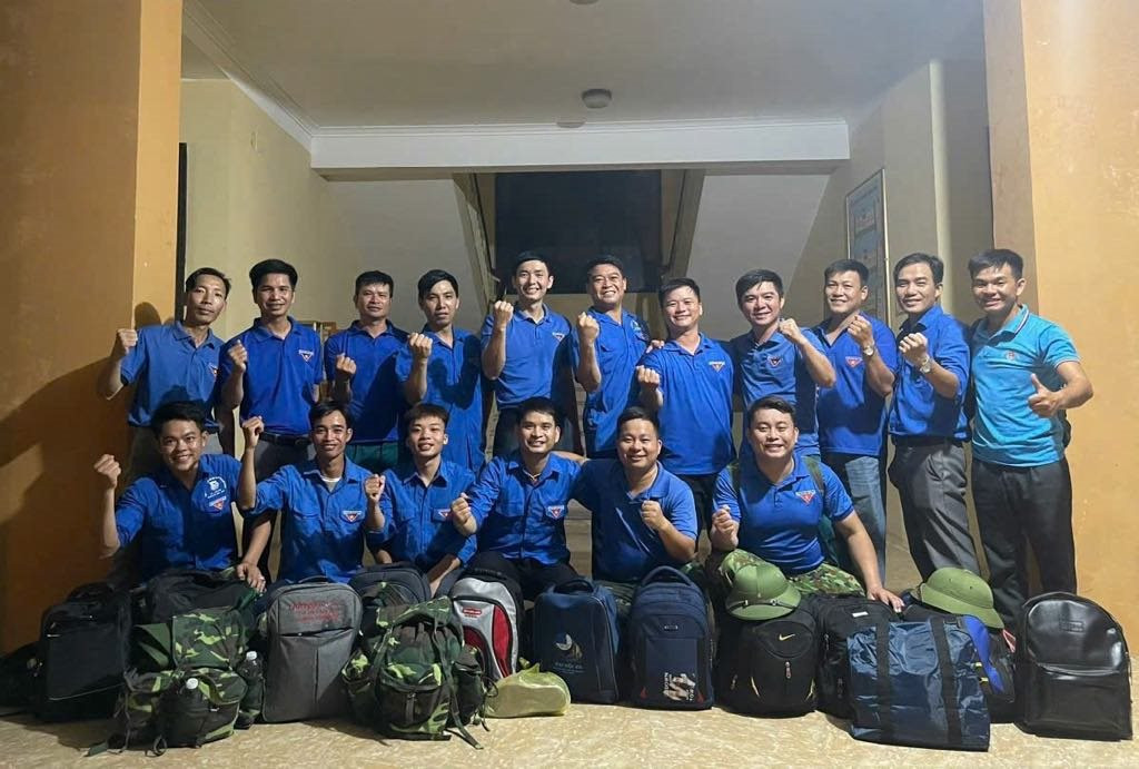 Thanh niên tình nguyện khắp nơi hỗ trợ Hải Phòng khắc phục hậu quả bão số 3- Ảnh 1. Thanh niên tình nguyện khắp nơi hỗ trợ Hải Phòng khắc phục hậu quả bão số 3- Ảnh 1.