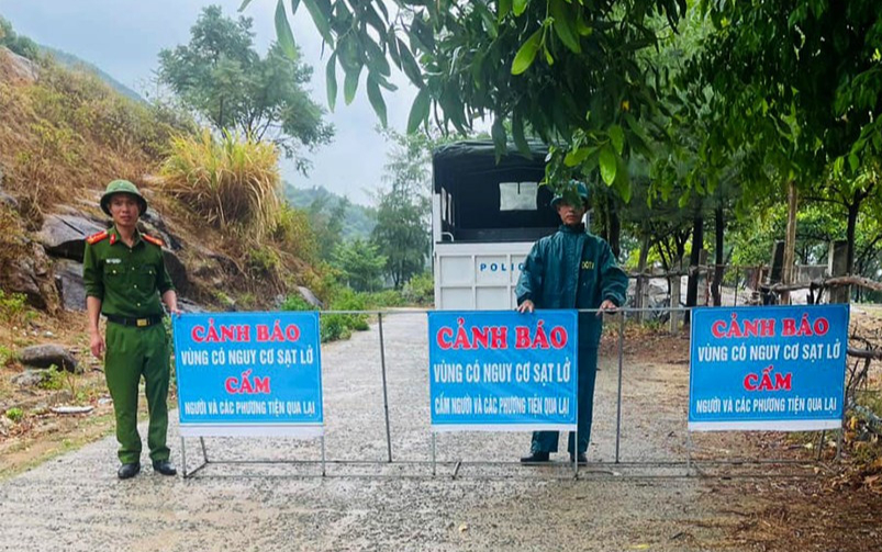 Hà Tĩnh rà soát các tuyến đường, khu dân cư có nguy cơ sạt lở- Ảnh 1. Hà Tĩnh rà soát các tuyến đường, khu dân cư có nguy cơ sạt lở- Ảnh 1.