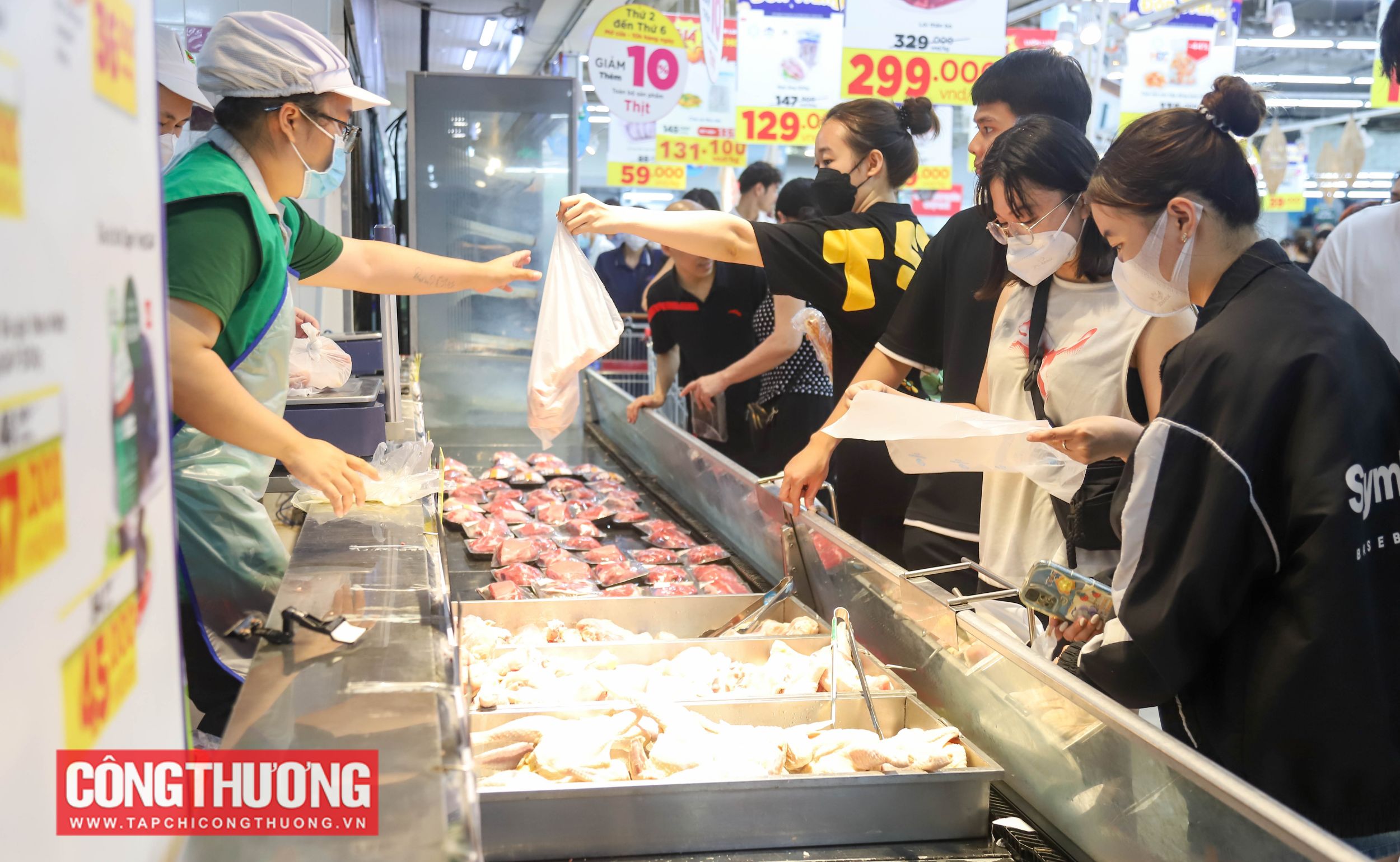 bo-cong-thuong-trien-khai-to-cong-tac-tien-phuong-ve-cung-ung-hang-hoa-thiet-yeu-tai-cac-dia-phuong-chiu-anh-huong-sau-bao-so-3_66e16064e88f7 Các công nhân ngành điện miền Bắc nỗ lực kéo dây, khắc phục sự cố để đảm bảo an toàn cho người dân và sớm cấp điện trở lại