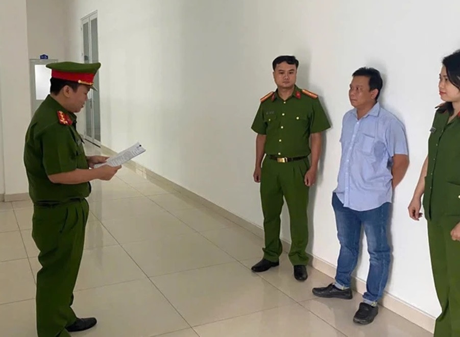 Bình Dương: Khởi tố chủ doanh nghiệp chôn chất thải gây ô nhiễm môi trường- Ảnh 1.