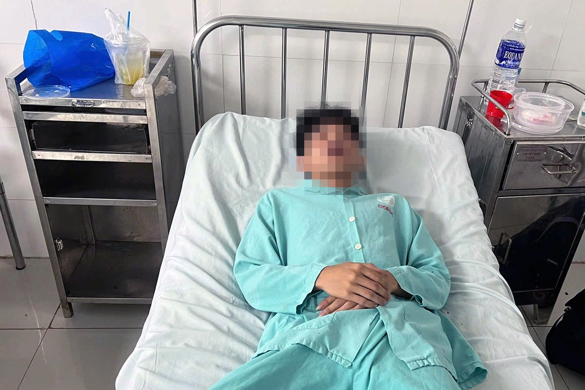 Nam sinh lớp 11 bị bạn đánh gãy 4 chiếc răng