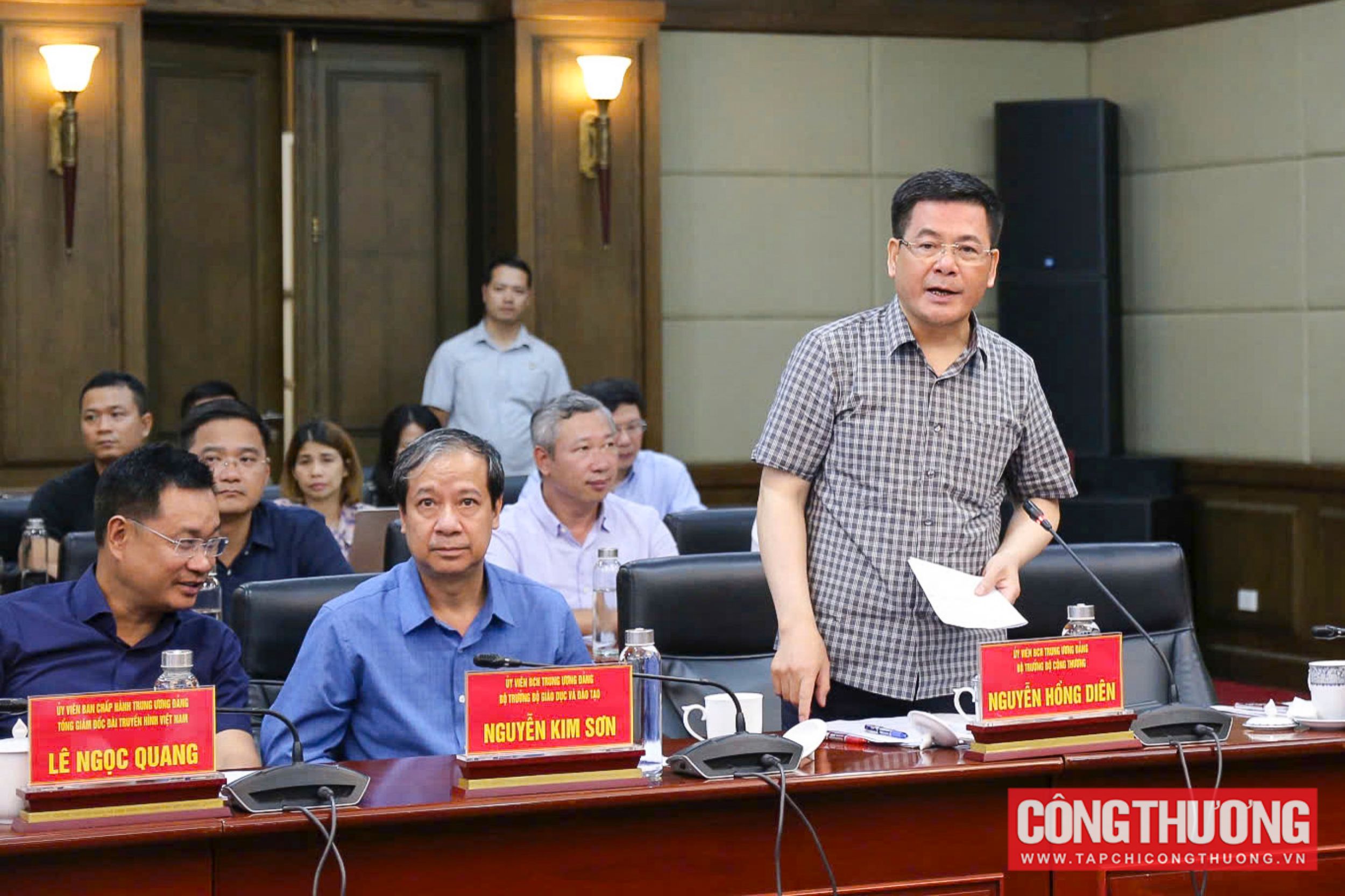 den-21h-toi-nay-hai-phong-se-khoi-phuc-cap-dien-cho-80-khach-hang-tren-dia-ban_66dd9da591dca Bộ trưởng Nguyễn Hồng Diên phát biểu tại buổi làm việc của Thủ tướng tại Hải Phòng về các biện pháp khắc phục hậu quả cơn bão số 3