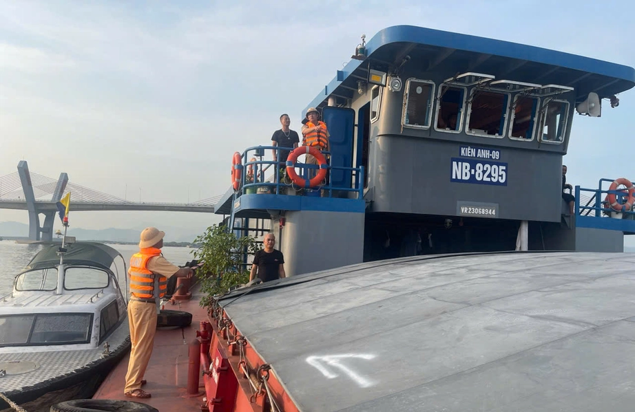 Hải Phòng cấm biển, bắt đầu di dân từ trưa 6/9- Ảnh 1. Hải Phòng cấm biển, bắt đầu di dân từ trưa 6/9- Ảnh 1.