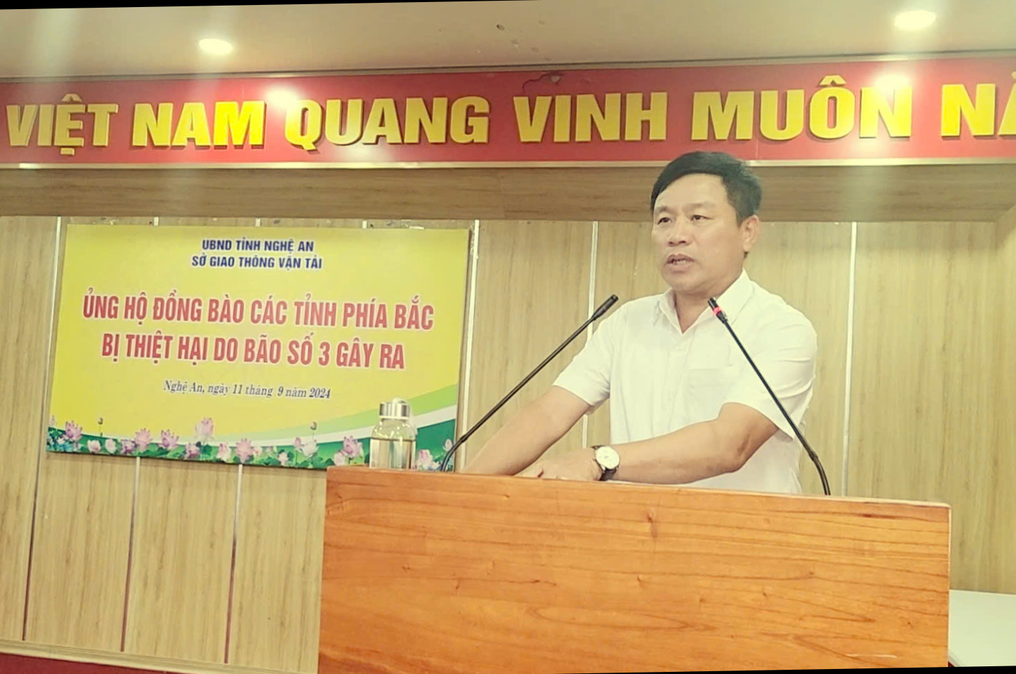 Công nhân viên ngành GTVT Nghệ An quyên góp ủng hộ đồng bào bị bão lũ- Ảnh 1. Công nhân viên ngành GTVT Nghệ An quyên góp ủng hộ đồng bào bị bão lũ- Ảnh 1.