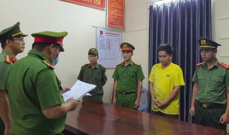 Gã đàn ông lập Facebook ảo rao bán hàng và vé máy bay, chiếm đoạt hàng trăm triệu- Ảnh 1.