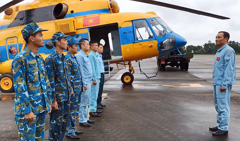 Quân đội điều trực thăng cứu hộ, cứu trợ vùng mưa lũ phía Bắc- Ảnh 1.