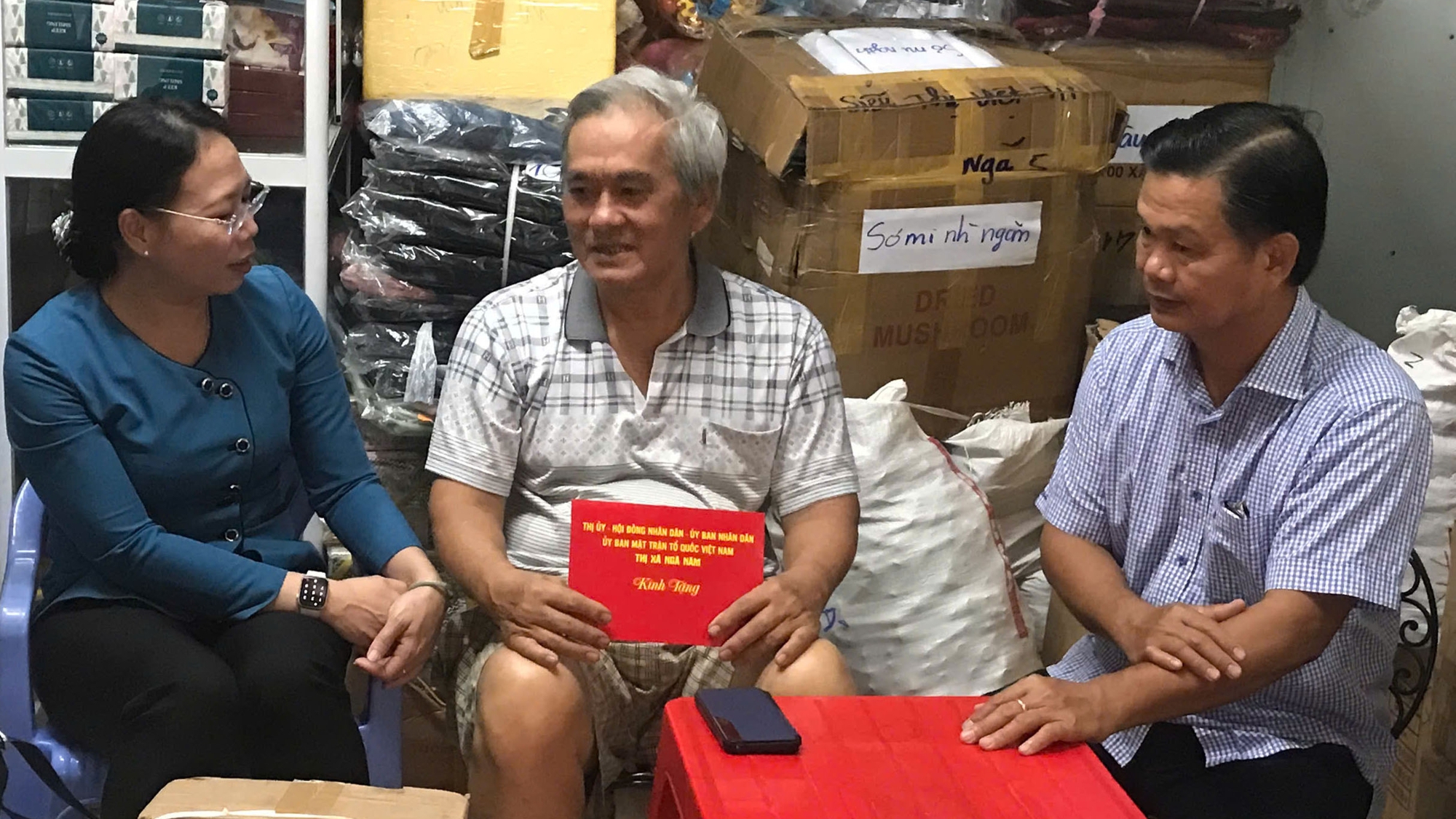 Siêu thị sách ở Sóc Trăng bất ngờ bốc cháy lúc nửa đêm- Ảnh 1.