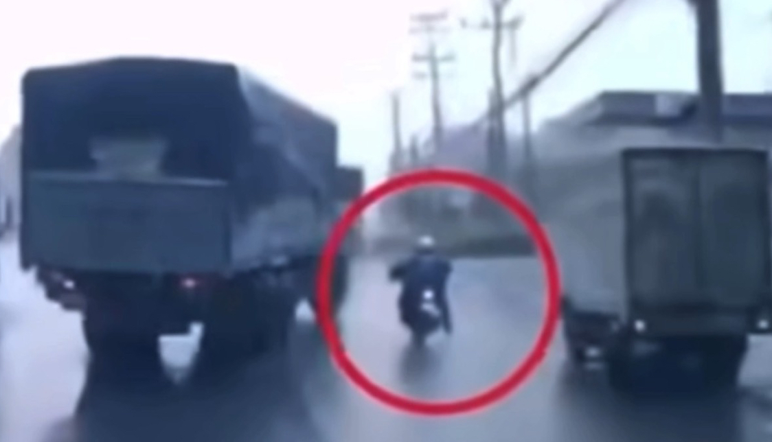 Tài xế tông chết người trên QL51 bị khởi tố tội gì?- Ảnh 1. Tài xế tông chết người trên QL51 bị khởi tố tội gì?- Ảnh 1.