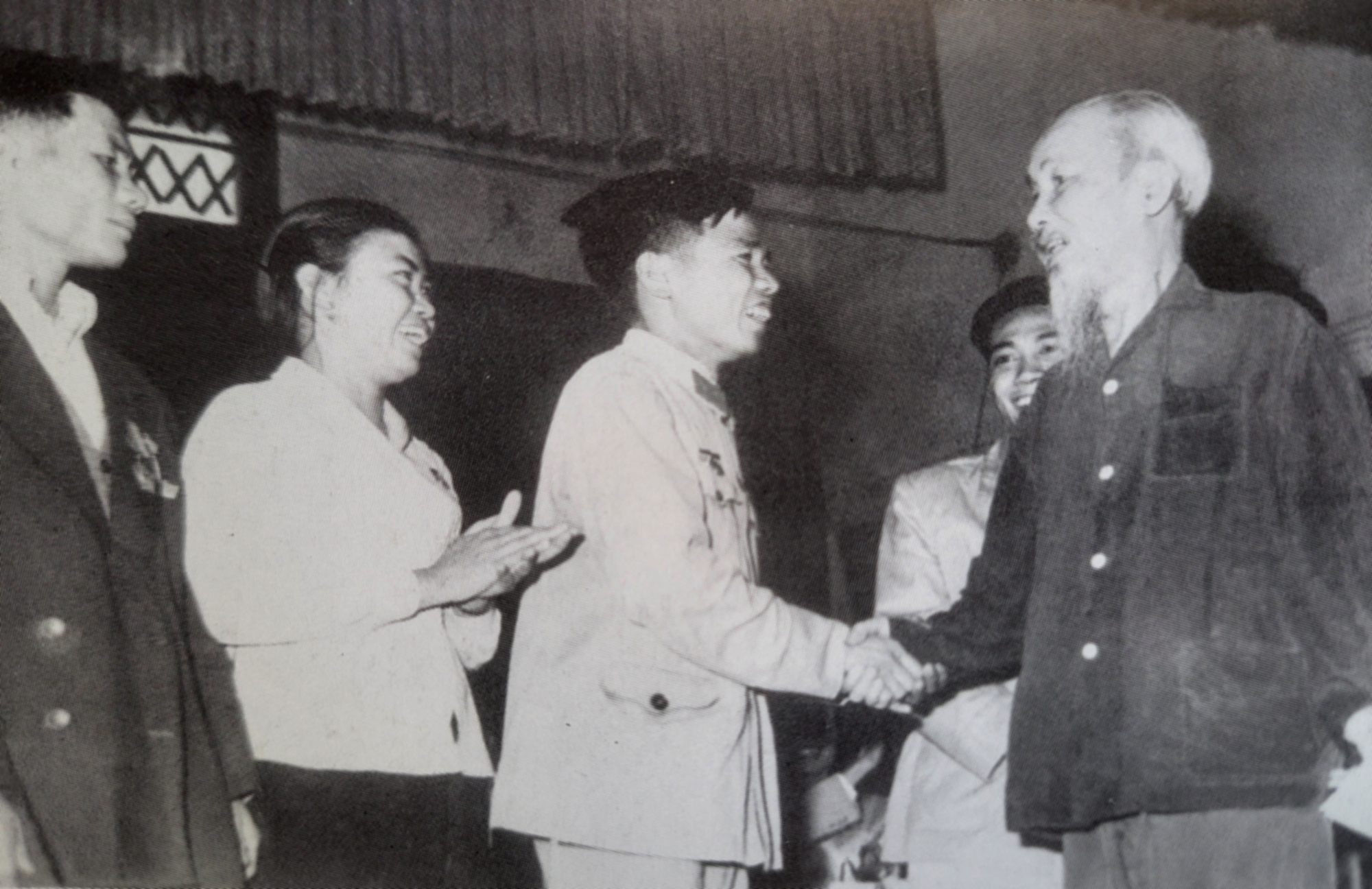 “Giao thông là mạch máu” và tầm nhìn chiến lược của Bác Hồ- Ảnh 1. “Giao thông là mạch máu” và tầm nhìn chiến lược của Bác Hồ- Ảnh 1.