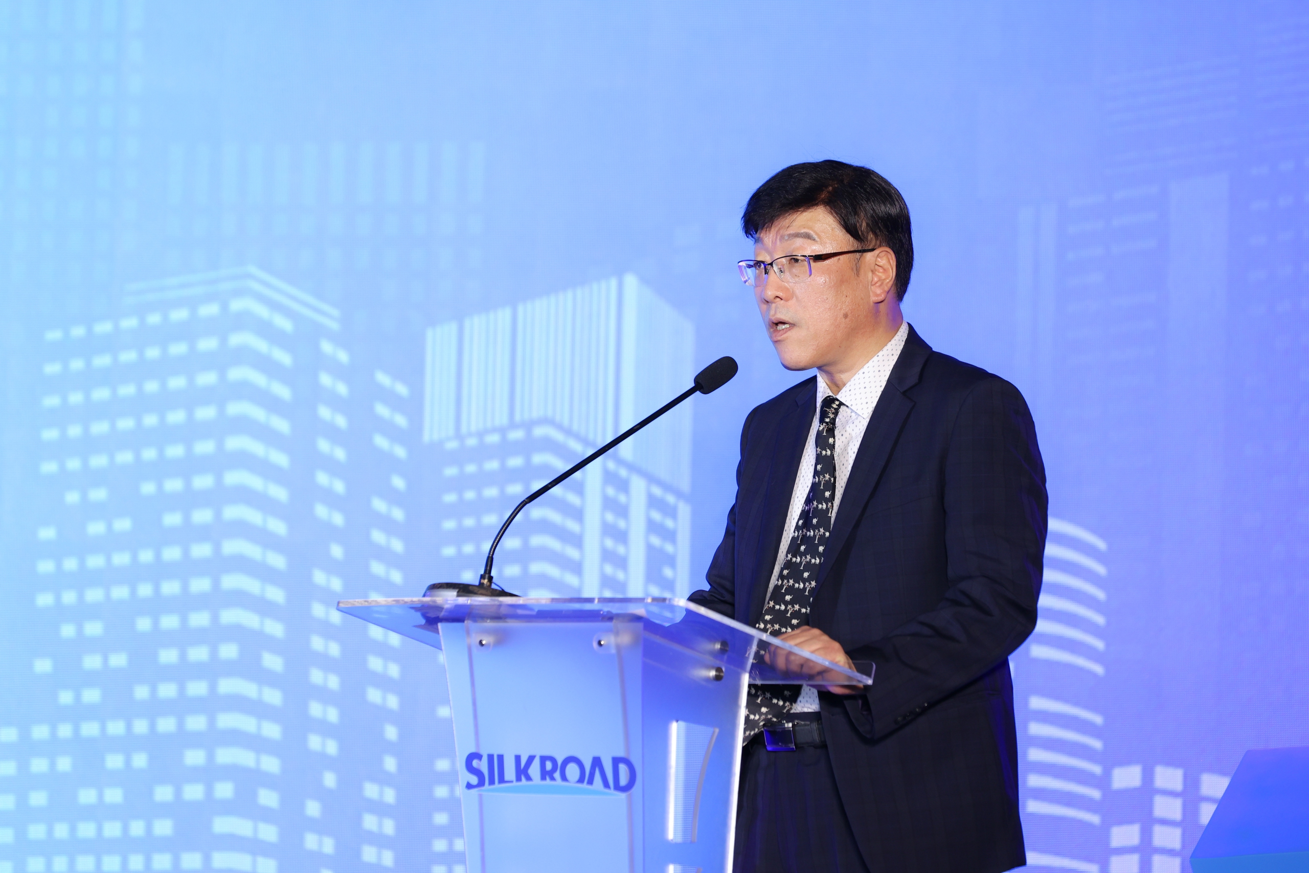 Gần 400 doanh nghiệp tham dự "Hội thảo Kỹ thuật Phụ gia bê tông" của SILKROAD VINA JSC- Ảnh 1.