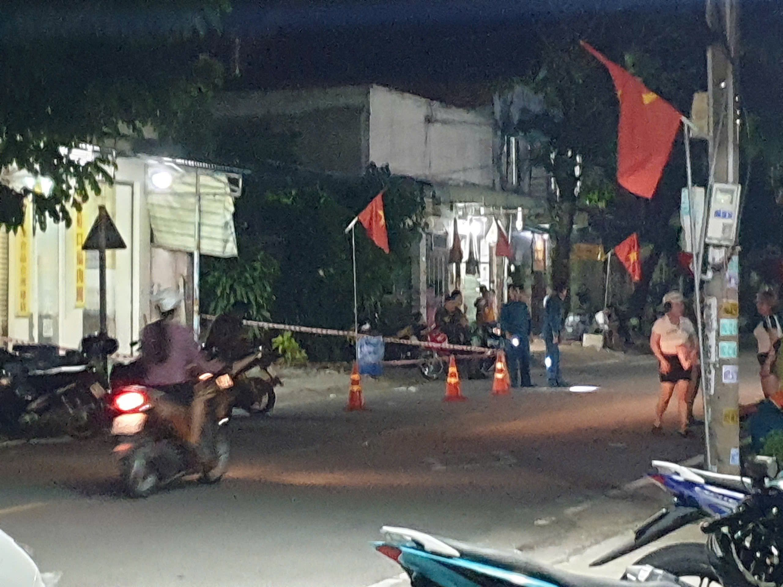 Bị mắng vì đâm đầu vào ô tô, thanh niên đâm người đàn ông ngoại quốc tử vong- Ảnh 1. Bị mắng vì đâm đầu vào ô tô, thanh niên đâm người đàn ông ngoại quốc tử vong- Ảnh 1.