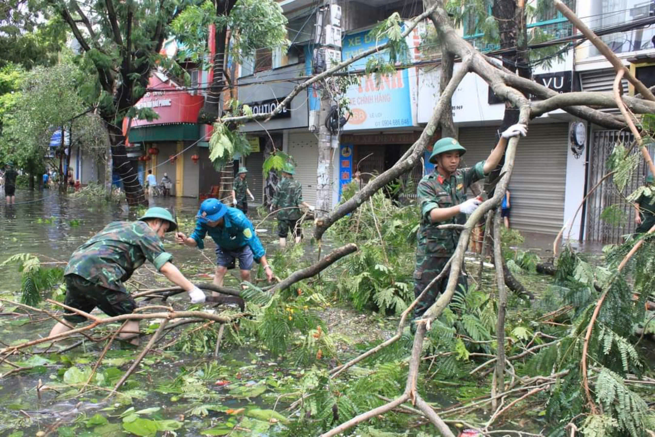 Hải Phòng: Các lực lượng vũ trang tham gia khắc phục hậu quả bão số 3- Ảnh 1.