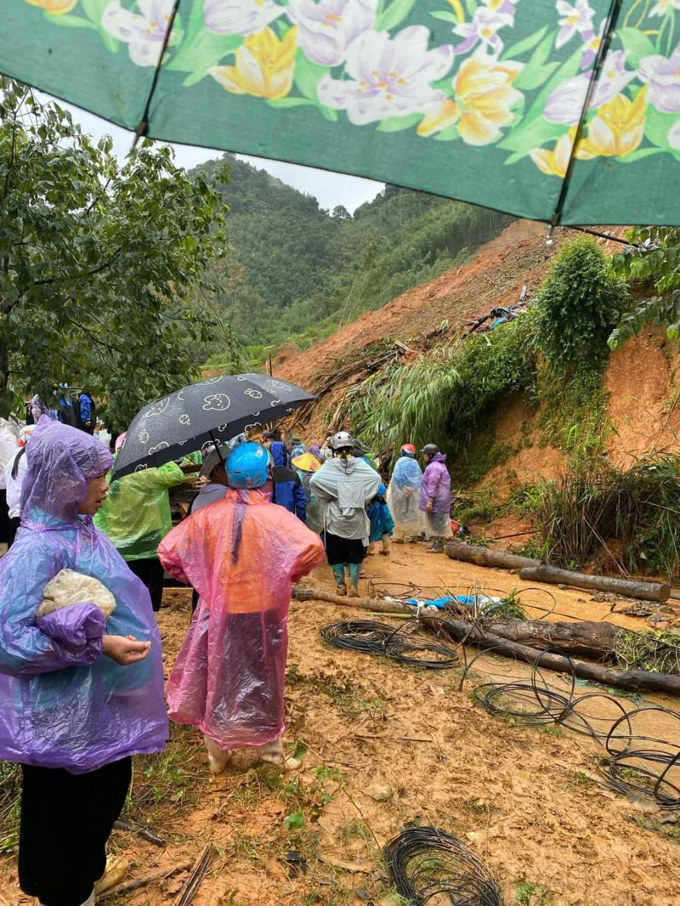 Sạt lở đất tại Cao Bằng: 38 người tử vong và mất tích, 8 người bị thương- Ảnh 1. Sạt lở đất tại Cao Bằng: 38 người tử vong và mất tích, 8 người bị thương- Ảnh 1.
