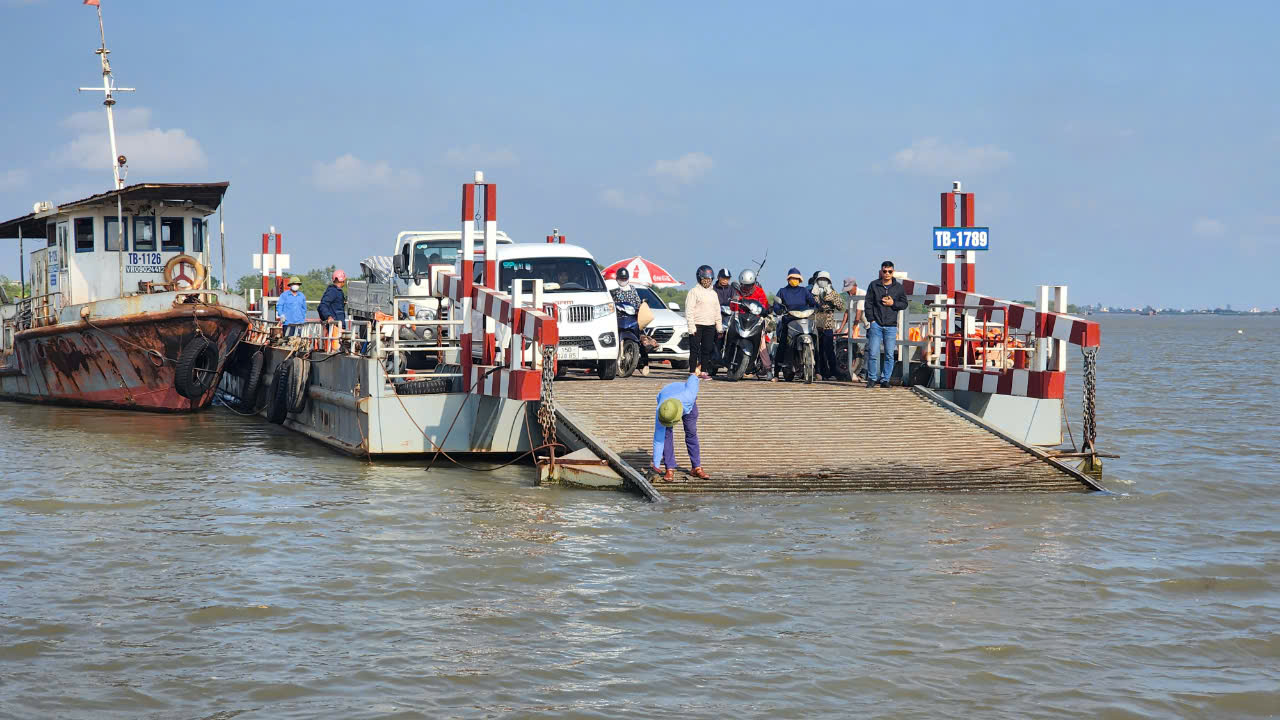 Nam Định chính thức đưa bến phà Ninh Mỹ vào hoạt động- Ảnh 1. Nam Định chính thức đưa bến phà Ninh Mỹ vào hoạt động- Ảnh 1.