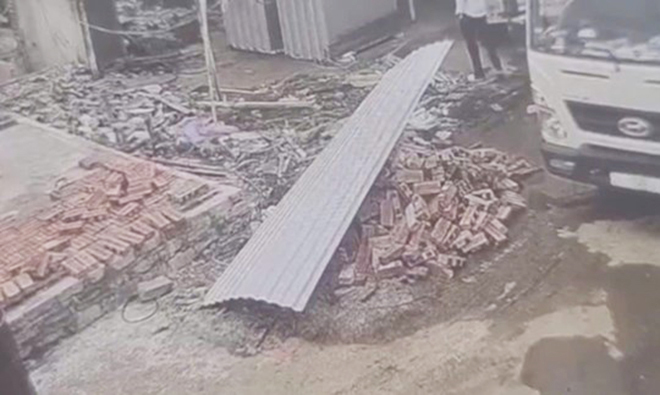 Mẹ tử vong, 2 con gái và nghi phạm bị thương sau xô xát tại trang trại vịt - Ảnh 1.