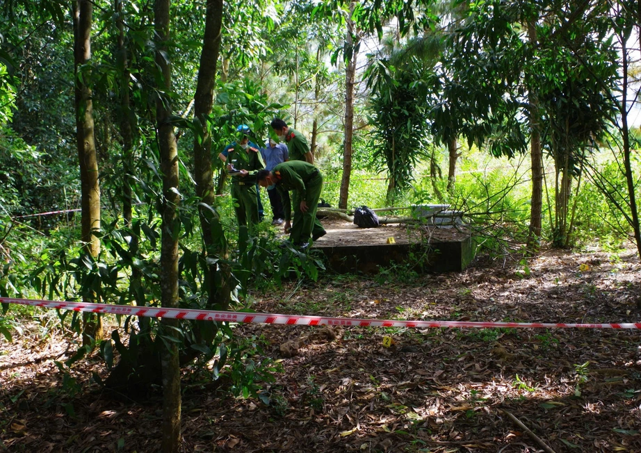 Phát hiện một thi thể trẻ em không nguyên vẹn tại khu vực nghĩa trang- Ảnh 1. Phát hiện một thi thể trẻ em không nguyên vẹn tại khu vực nghĩa trang- Ảnh 1.