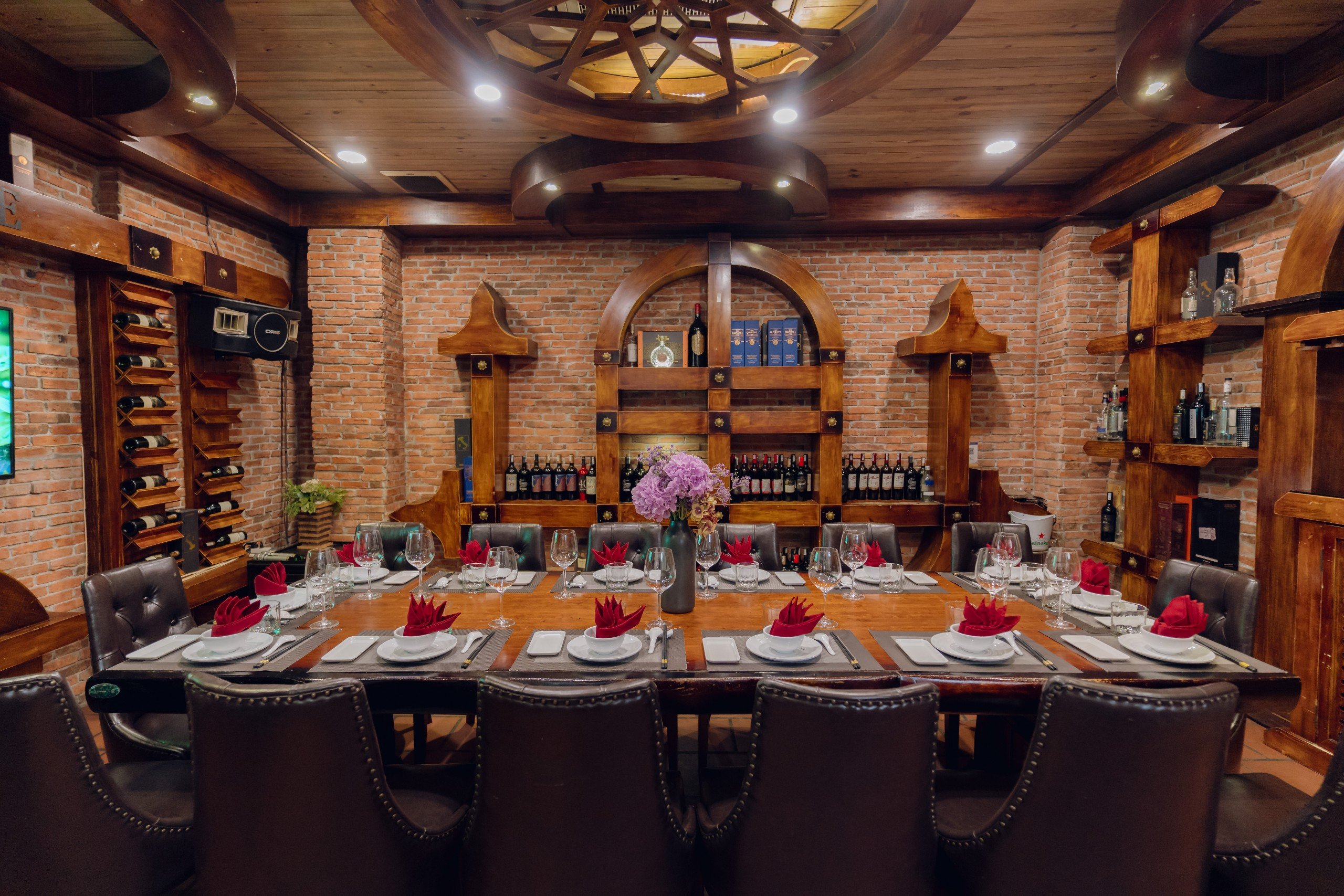 Nhà hàng Hầm Rượu Dê Cua 245 – Điểm đến ẩm thực độc đáo