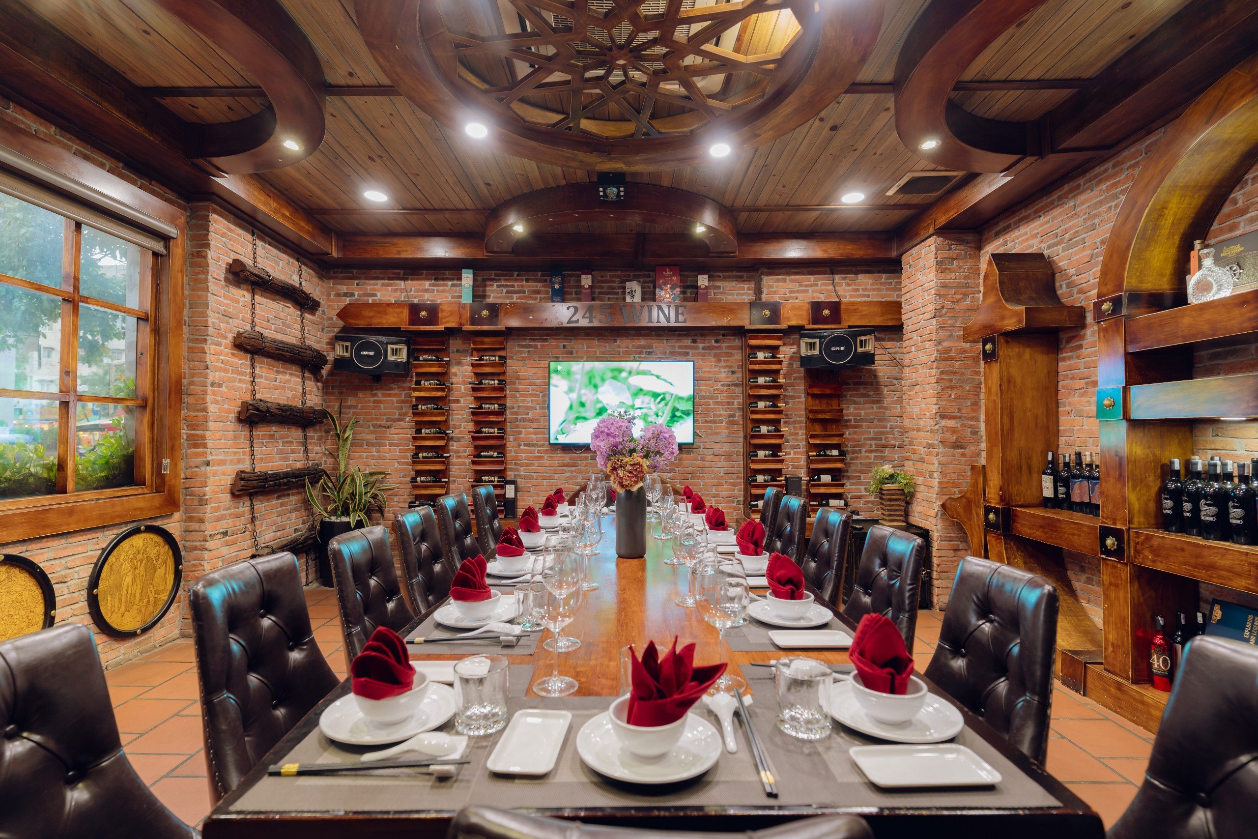 Nhà hàng Hầm Rượu Dê Cua 245 – Điểm đến ẩm thực độc đáo