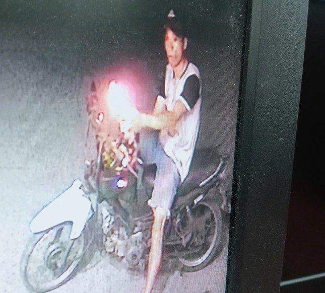 Bắt thanh niên ném bom xăng vào ngân hàng ở Phú Yên- Ảnh 1.