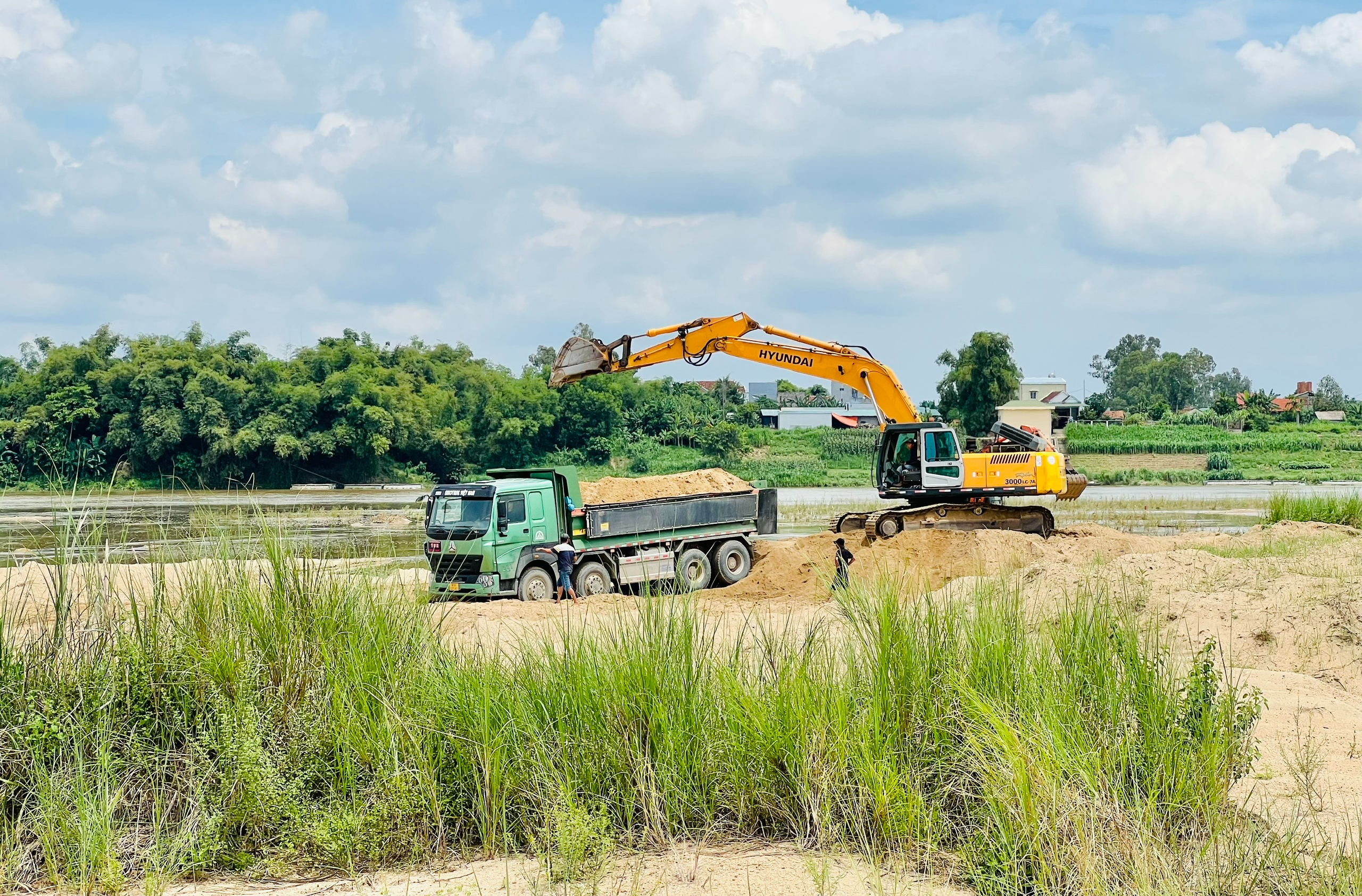 Quảng Ngãi bàn giải pháp giúp doanh nghiệp bớt "đau lưng" vì giá cát- Ảnh 1.
