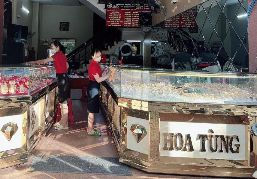 Cửa hàng vàng ở Quảng Ngãi bị phạt hơn 235 triệu vì mua bán hàng giả mạo- Ảnh 1. Cửa hàng vàng ở Quảng Ngãi bị phạt hơn 235 triệu vì mua bán hàng giả mạo- Ảnh 1.