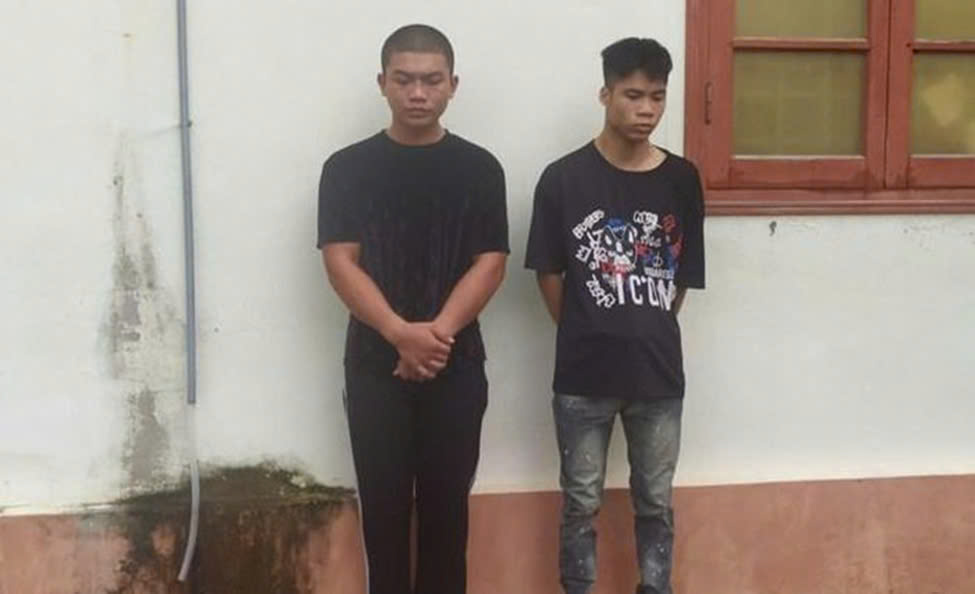 Bắt 2 tên cướp dùng dao bầu ép xe, cướp tiền người đi đường- Ảnh 1.