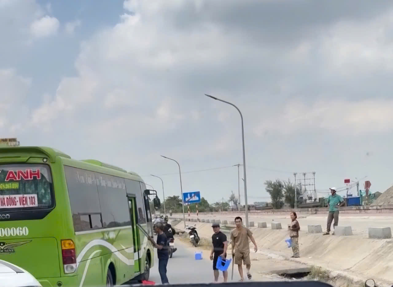 Xử lý nhóm đối tượng chặn đường đánh tài xế và phụ xe khách tại Nam Định- Ảnh 1.