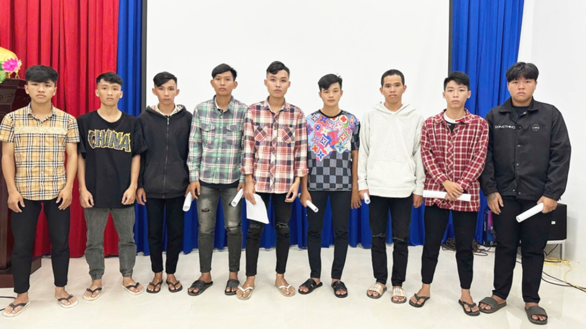 Bắt giam nhóm thanh niên ở An Giang mang hung khí giải quyết mâu thuẫn- Ảnh 1.