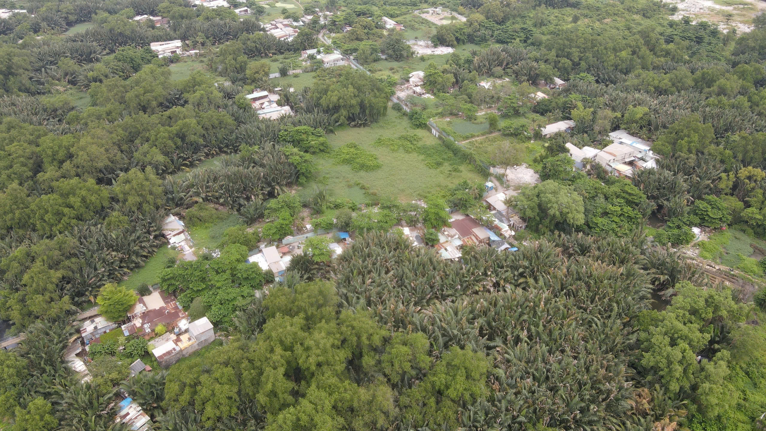 Cảnh nhếch nhác tại dự án 6A Trung Sơn của Tập đoàn Vạn Thịnh Phát- Ảnh 1. Cảnh nhếch nhác tại dự án 6A Trung Sơn của Tập đoàn Vạn Thịnh Phát- Ảnh 1.