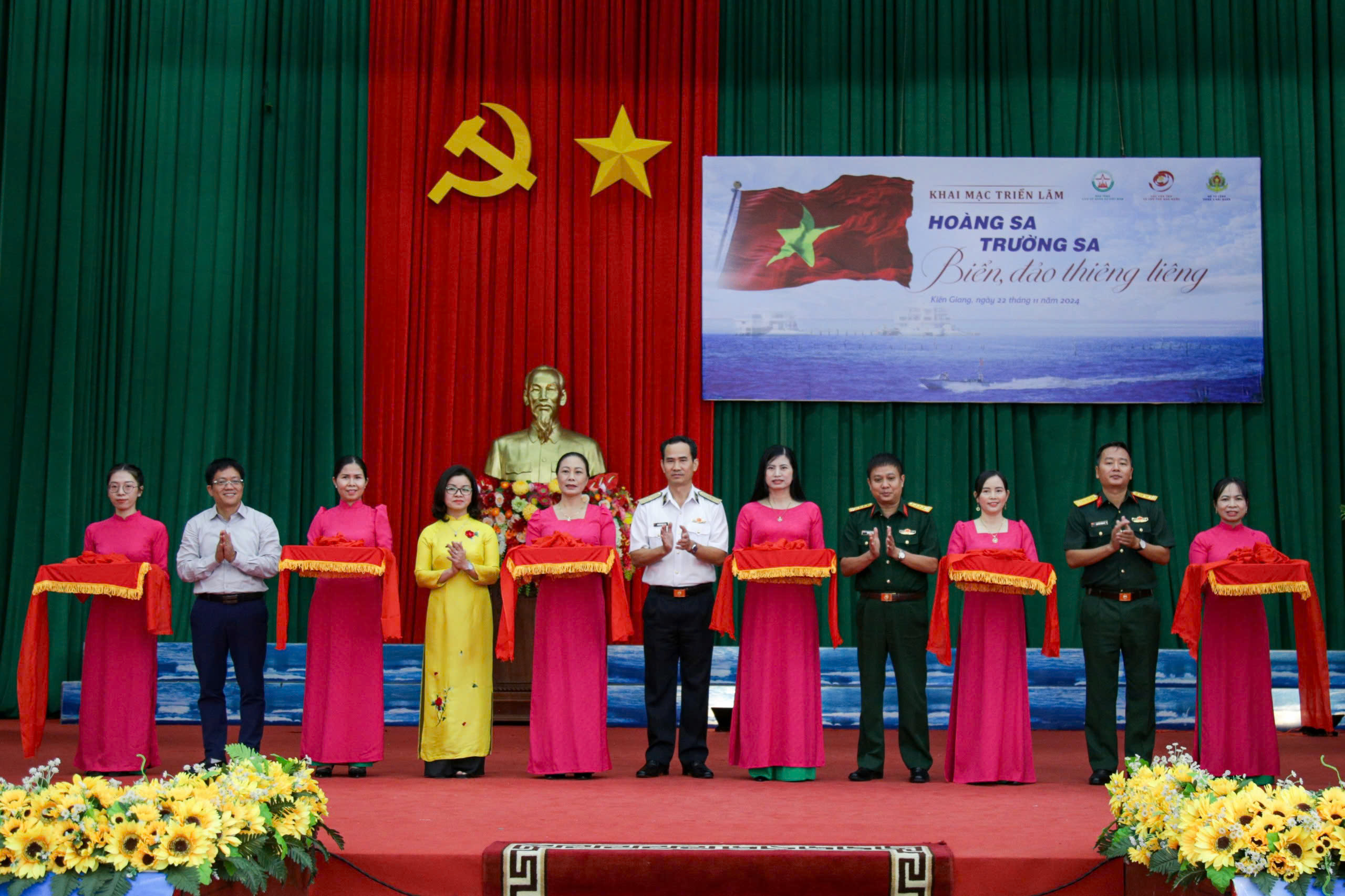 Triển lãm “Hoàng Sa, Trường Sa – Biển, đảo thiêng liêng”