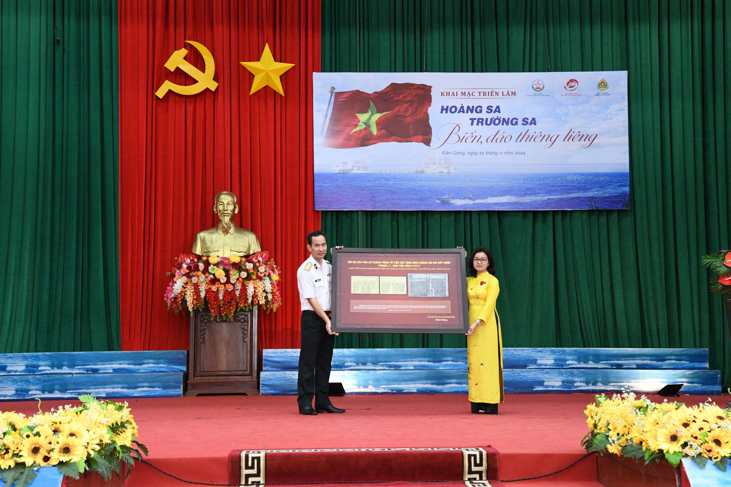 Triển lãm “Hoàng Sa, Trường Sa – Biển, đảo thiêng liêng”